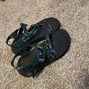 size 8 women’s Chacos